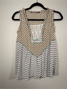 Sleeveless Printed Ruffle-Trim Tank Top - Tan & White